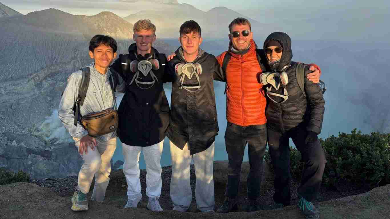 Kawah Ijen Blue Fire Tour: Honest Difficulty and Gas Mask Guide