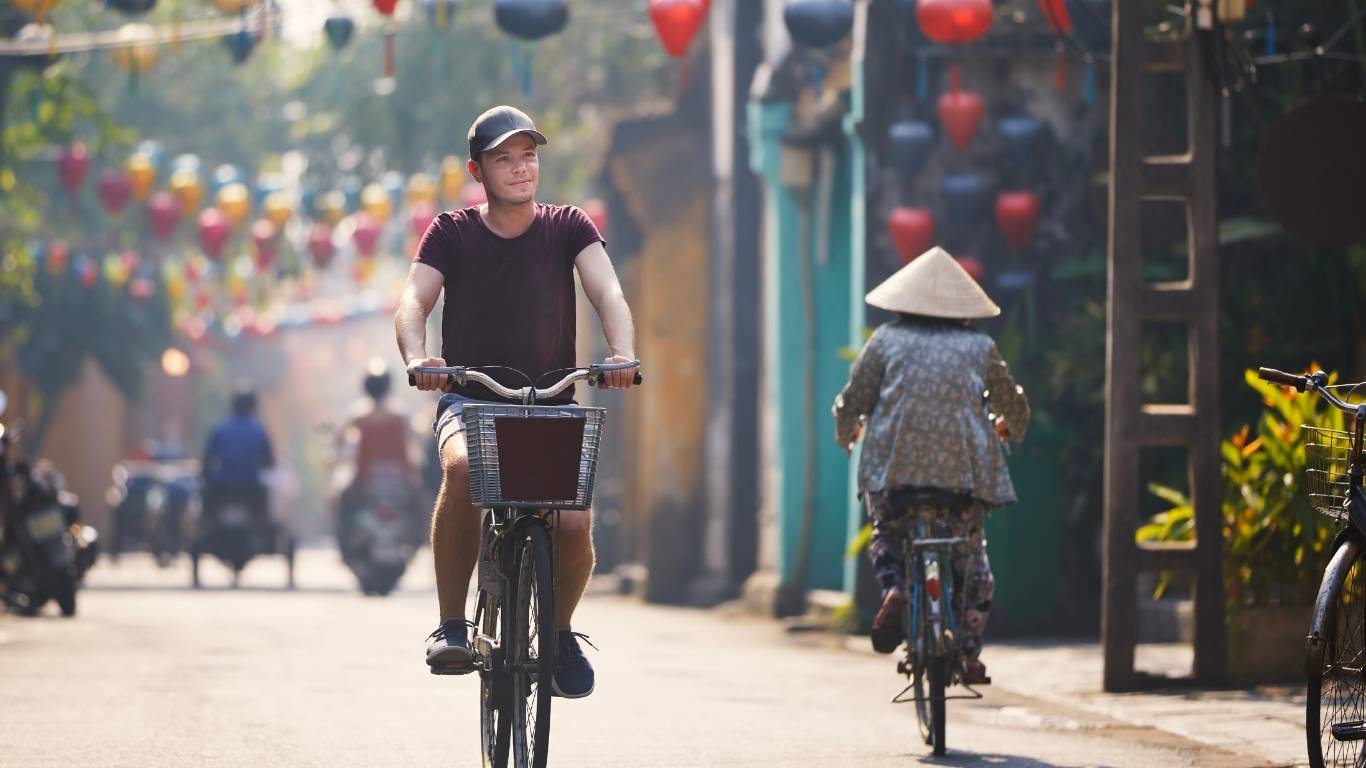 Yogyakarta Travel Cost Comparison: Tour vs Solo Travel