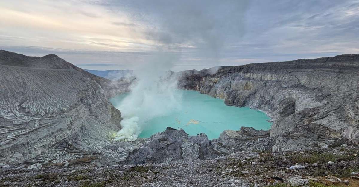 Ijen Blue Fire Climb with view sunrise