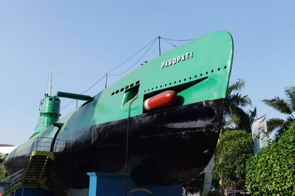  Submarine Monument