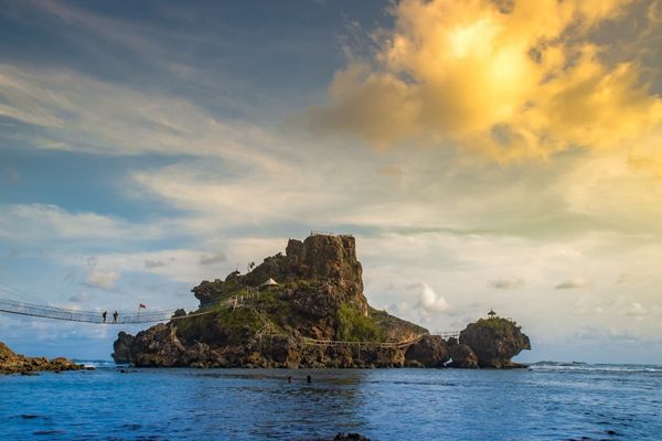 Nglambor Beach
